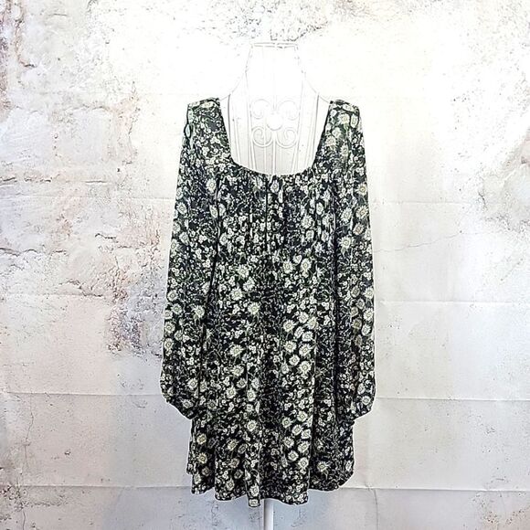 Live to be Spoiled Floral Long Sleeve Dress Mini Length Women's Size M - Picture 1 of 12